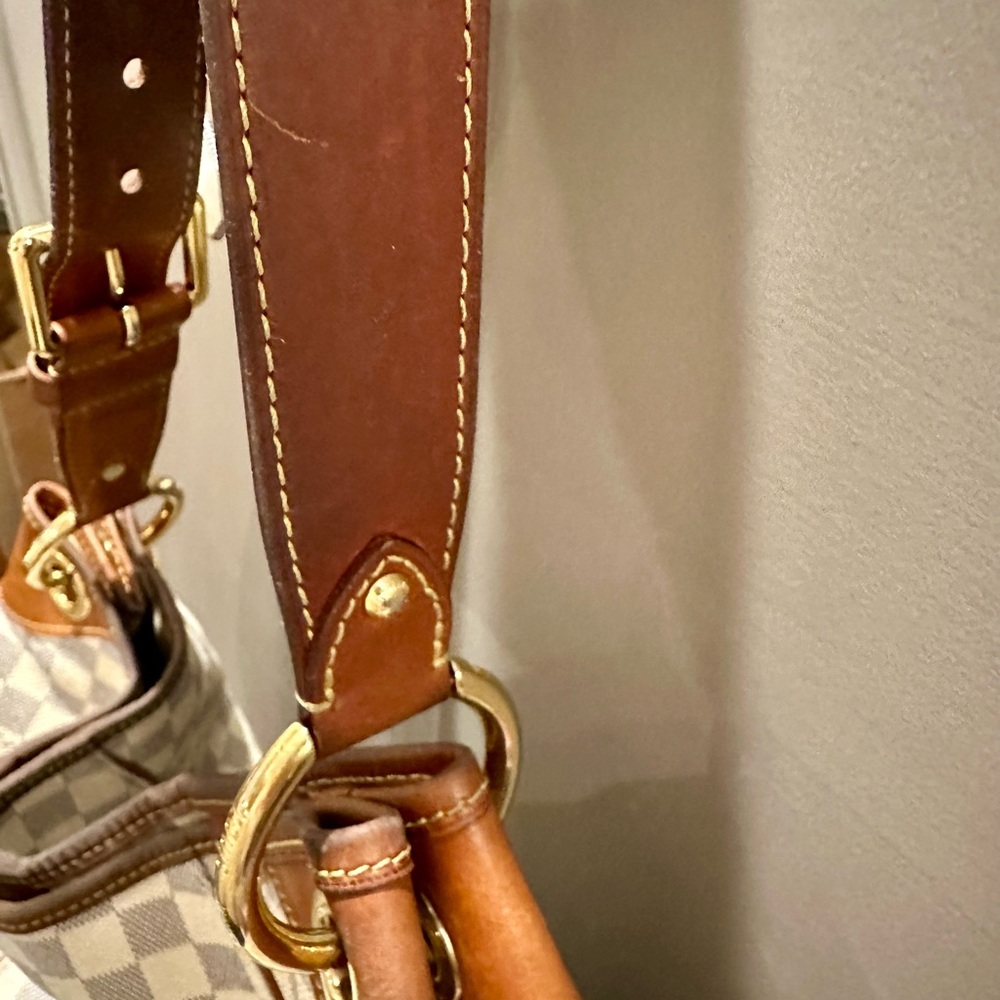 Louis Vuitton Damier Azur Galleria GM - Picture 9 of 12